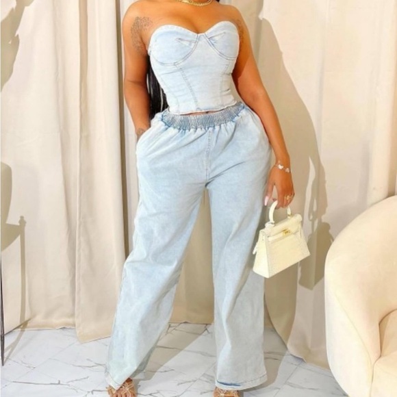 2 piece set. Comfortable fit. Size down if you want to be more fitted. - Picture 1 of 4